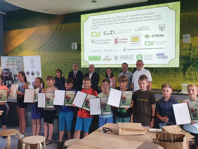 Absolventi prvního ročníku Dětské zemědělské akademie převzali své certifikáty