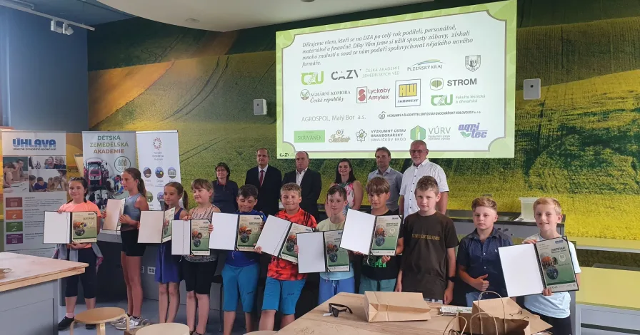 Absolventi prvního ročníku Dětské zemědělské akademie převzali své certifikáty