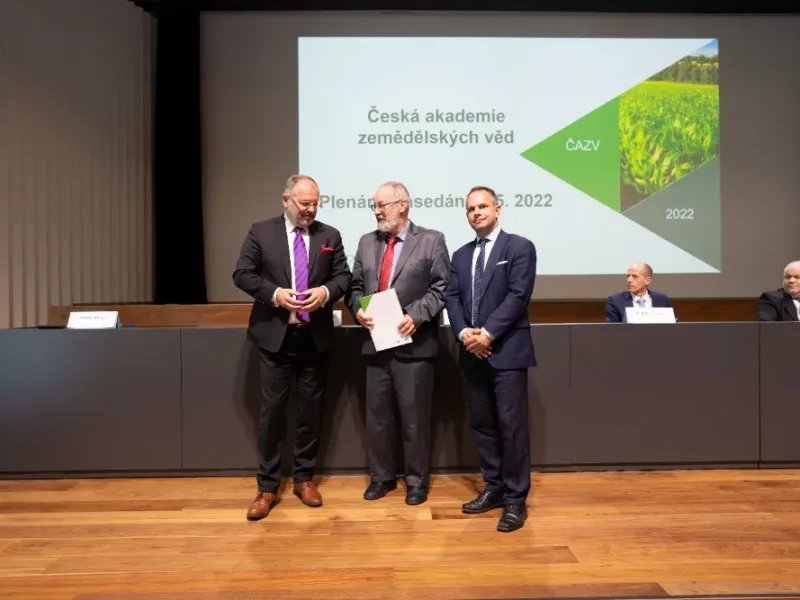 Seznamte se s osobnostmi, které v roce 2022 ČAZV ocenila za jejich přínos k rozvoji vědy a výzkumu v agrárním sektoru