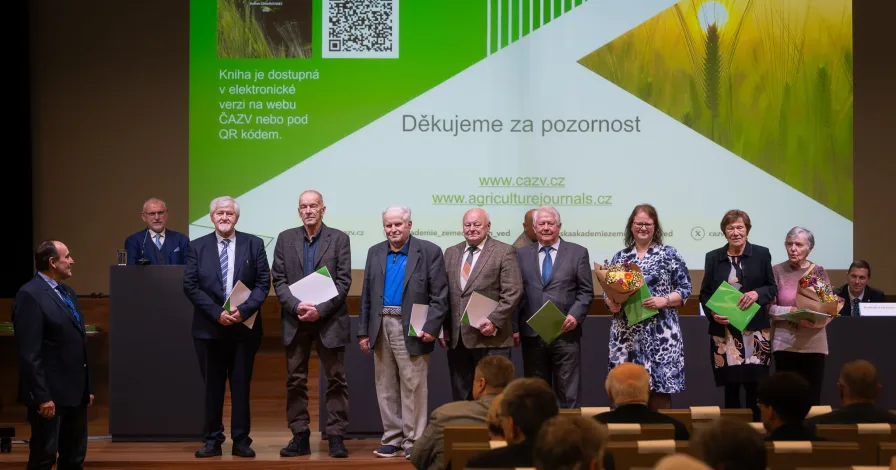 Seznamte se s osobnostmi, které v roce 2026 ocenila ČAZV za jejich přínos k rozvoji vědy a výzkumu v agrárním sektoru