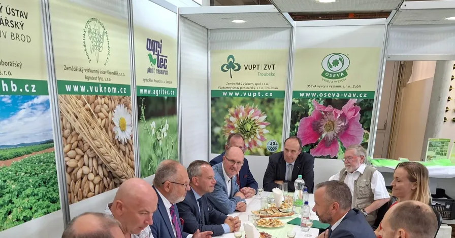 Setkání členů předsednictva ČAZV s panem ministrem Ženíškem